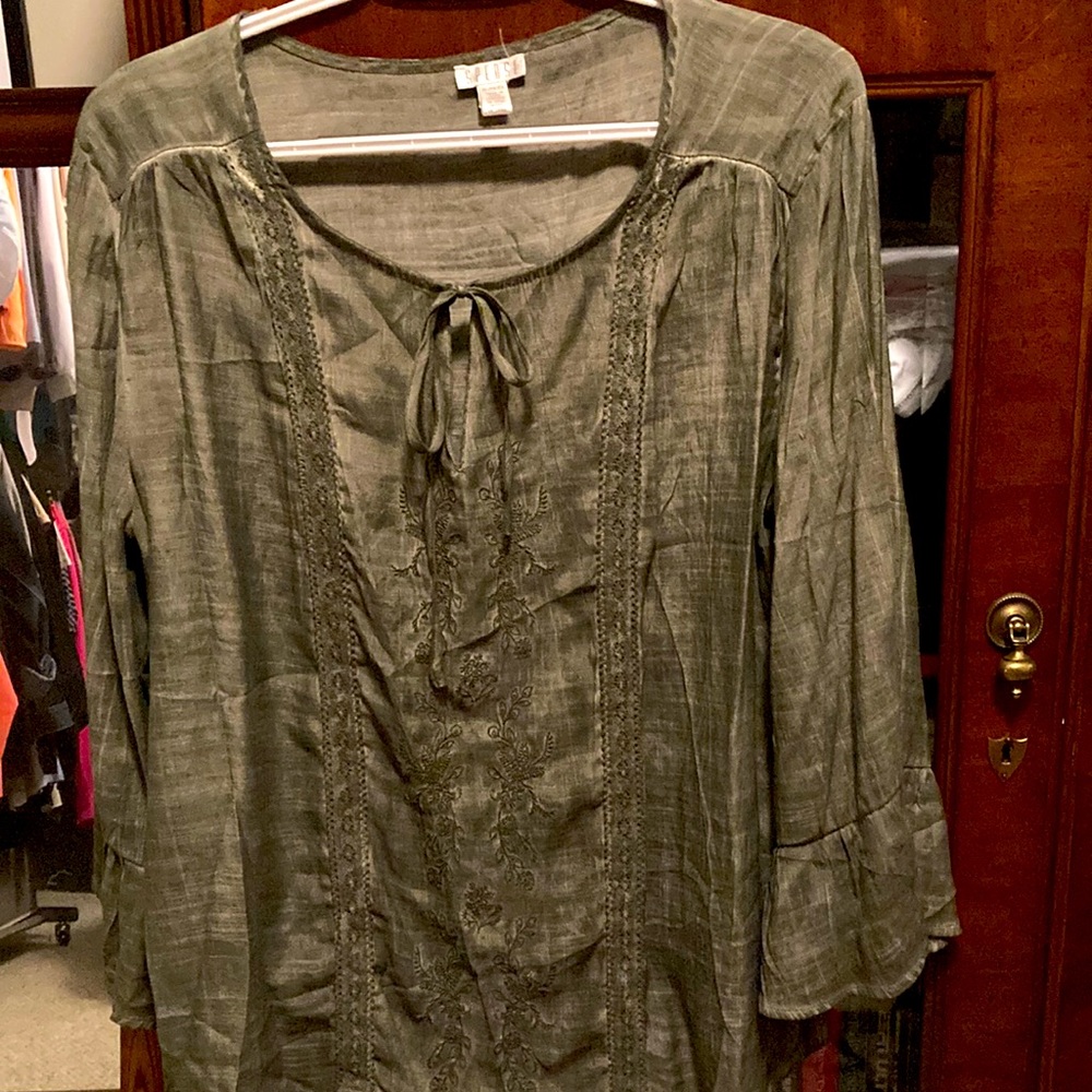 Women’s pull over blouse, khaki